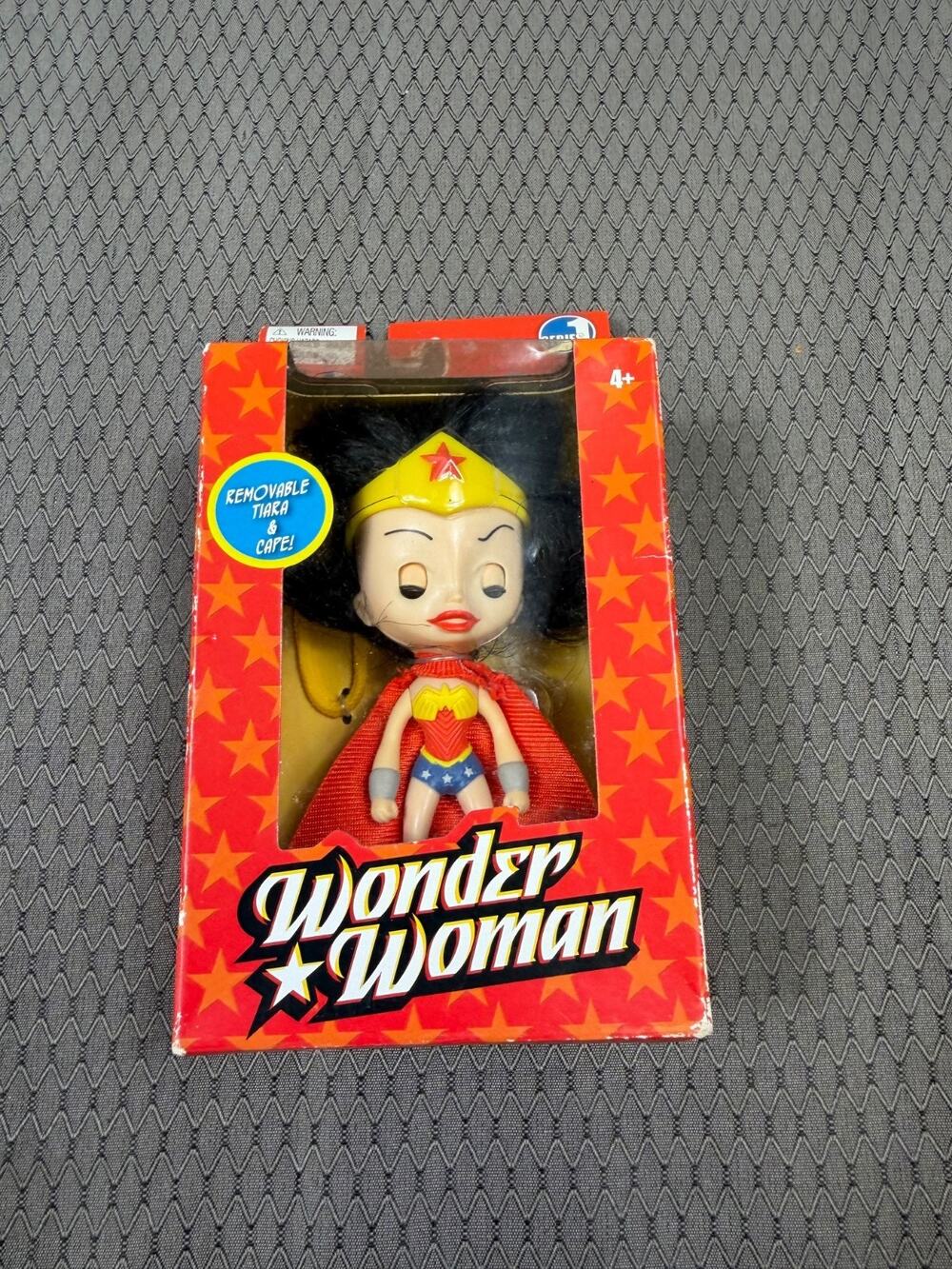 DC Comics Super Hero Dolls Series 1 Wonder Woman Figure Tiara & Cape NEW